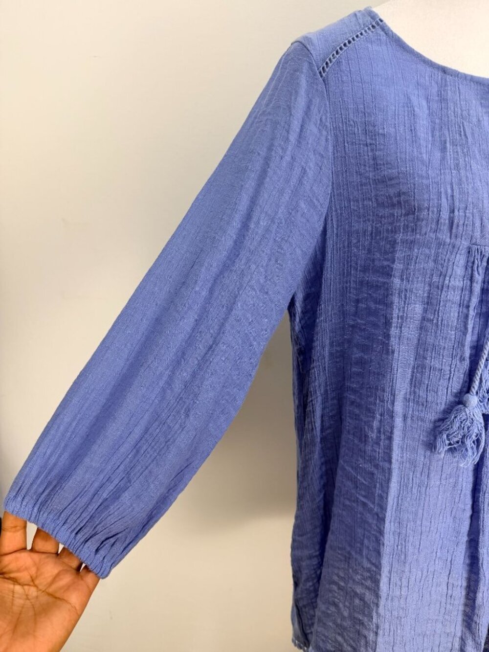 Bobeau Womens Blue Gauze Boho Tunic Top Medium Tassel Tie 3/4 Sleeve - Picture 5 of 13